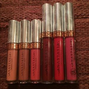 Lot of Anastasia liquid lips only swatched once!